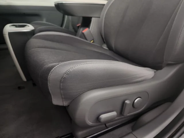 Used 2024 Black Hyundai SEL image 12