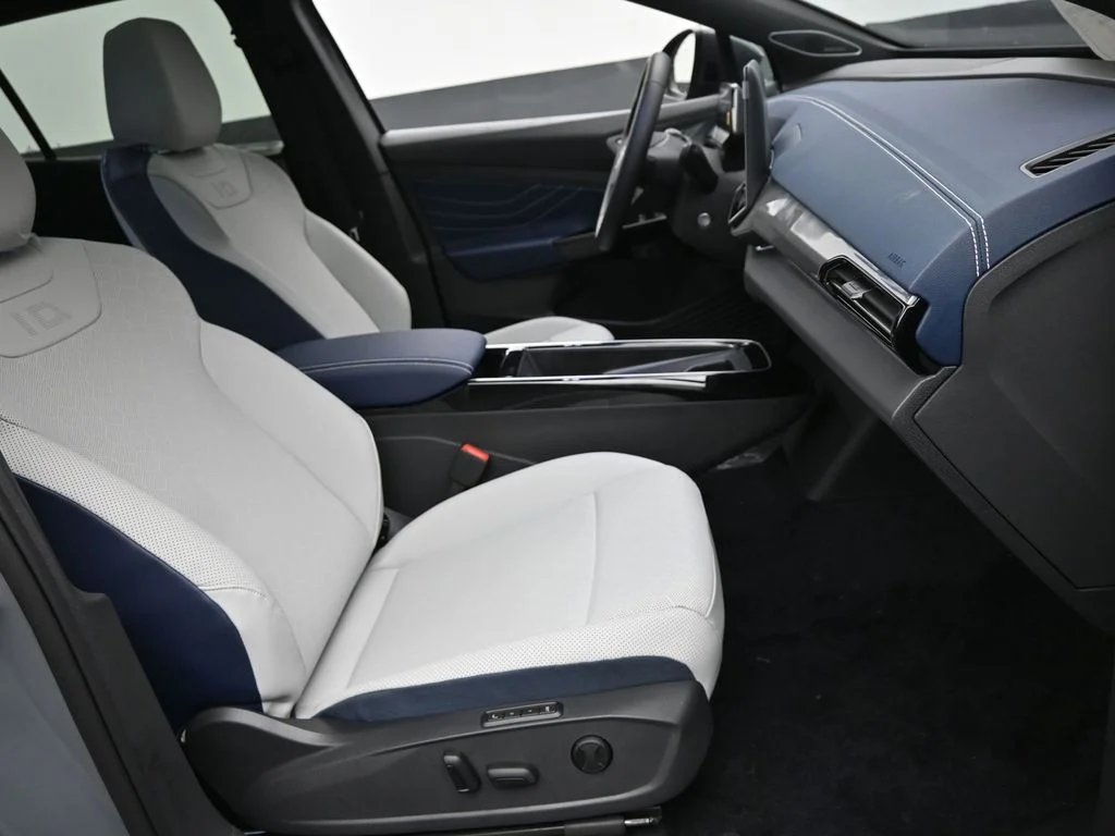 New 2026 Pure Gray W/ Black Roof Volkswagen Pro S Plus image 6