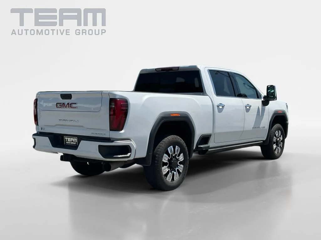 Used 2025 White Frost Tricoat GMC Denali image 7