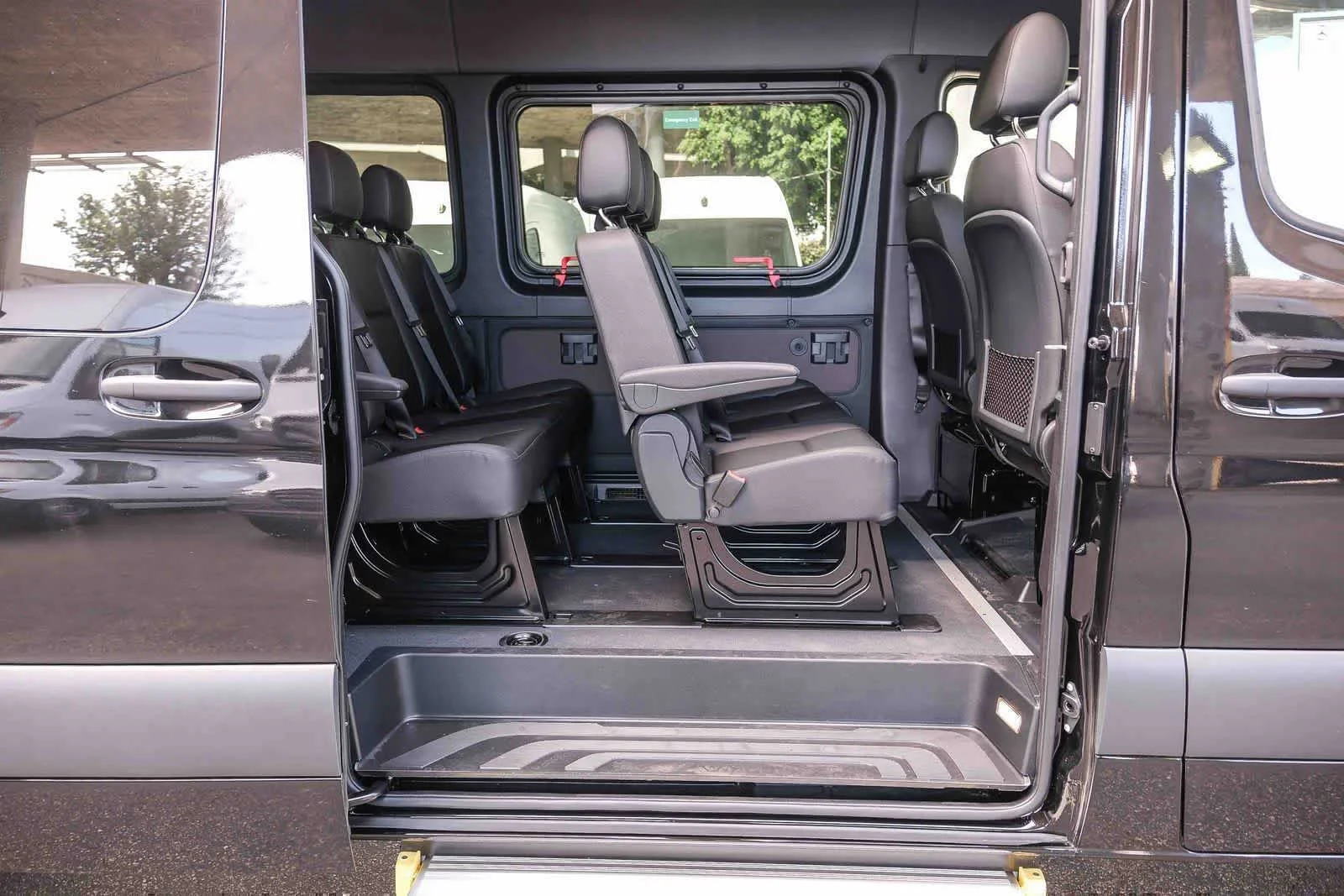 New 2026 Obsidian Black Metallic Mercedes-Benz Passenger 170WB High Roof RWD 2.0L I4 Diesel Turbo image 21