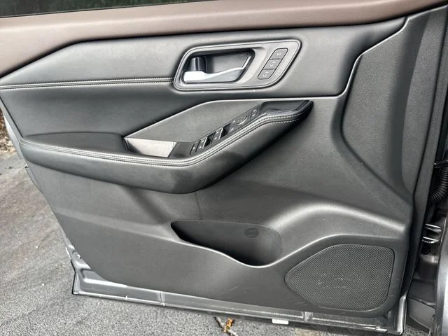 Used 2023 Gray Nissan SL image 27