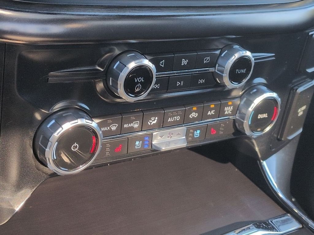Used 2023 Silver Metallic Ford Lariat image 21