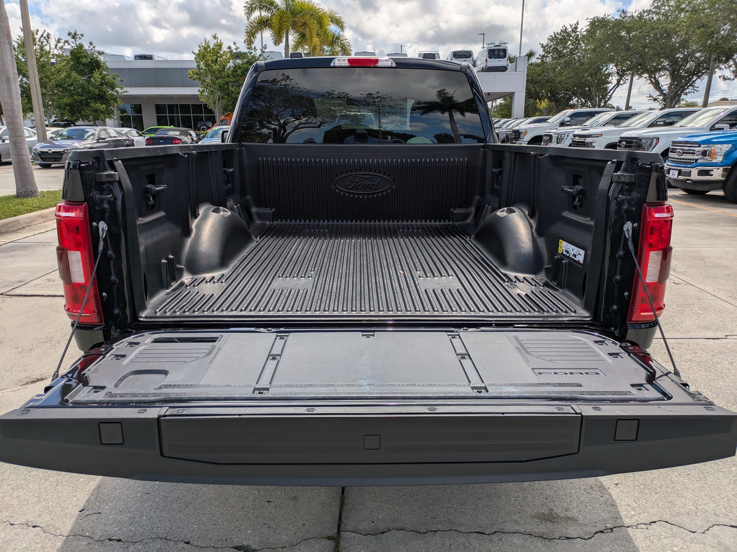 Used 2023 Black Metallic Ford XLT image 13