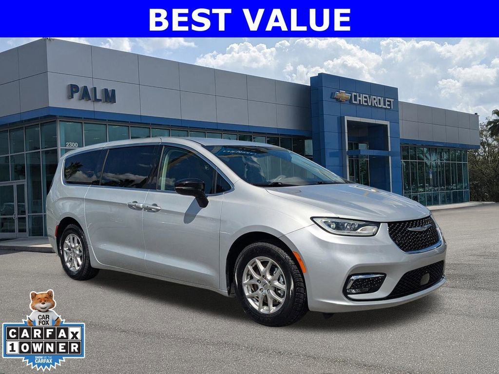 2024 Chrysler Pacifica Touring L's photo