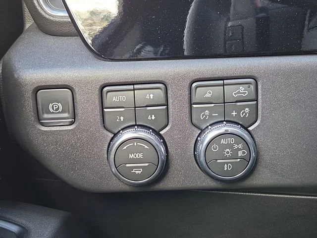 2026 GMC Sierra 1500 SLT - Photo 8