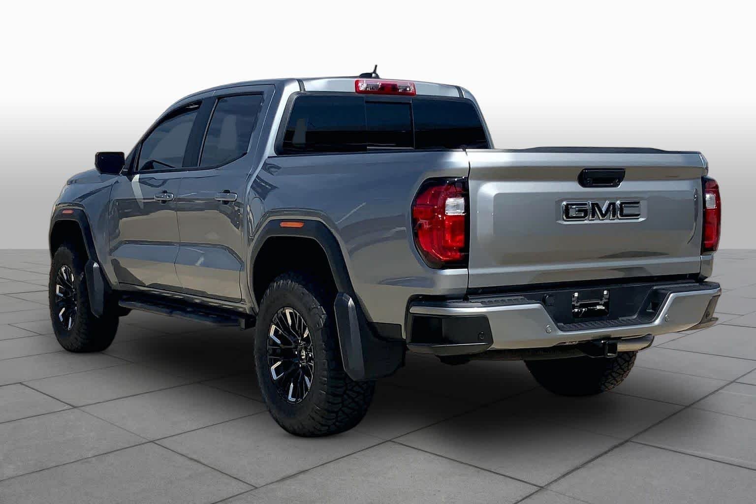 Used 2025 Sterling Metallic GMC 4WD AT4 image 11