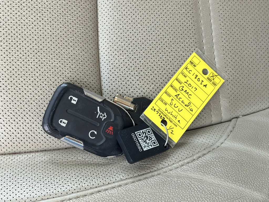 Used 2017 White Frost Tricoat GMC Denali image 33