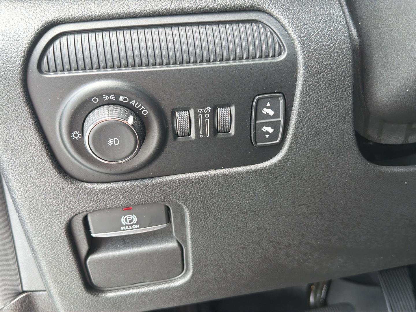 Used 2022 Velvet Red Pearlcoat Jeep Series II image 21