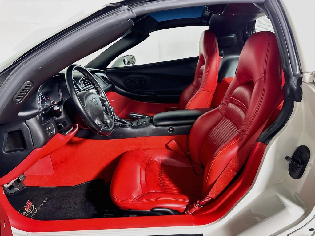Used 2003 White Chevrolet Base image 11