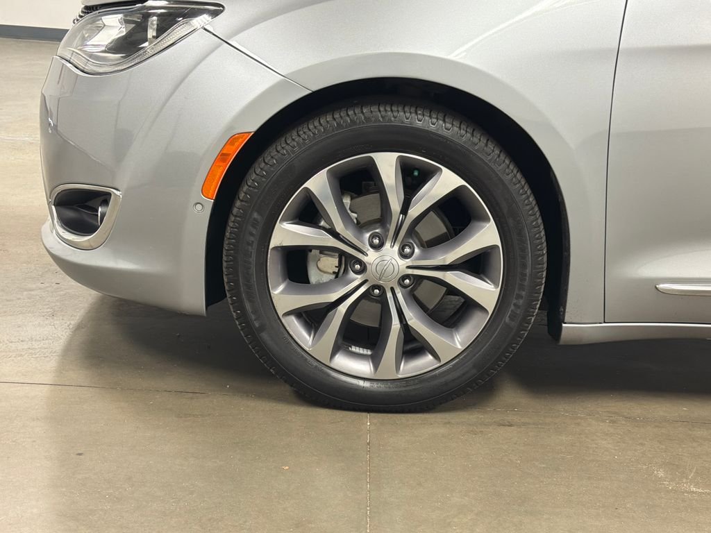Used 2019 Silver Chrysler Limited image 11