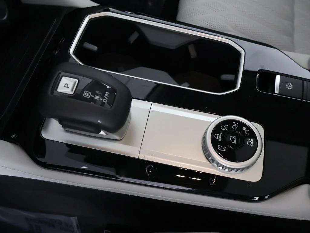 2025 Mitsubishi Outlander SEL Platinum Edition - Photo 56
