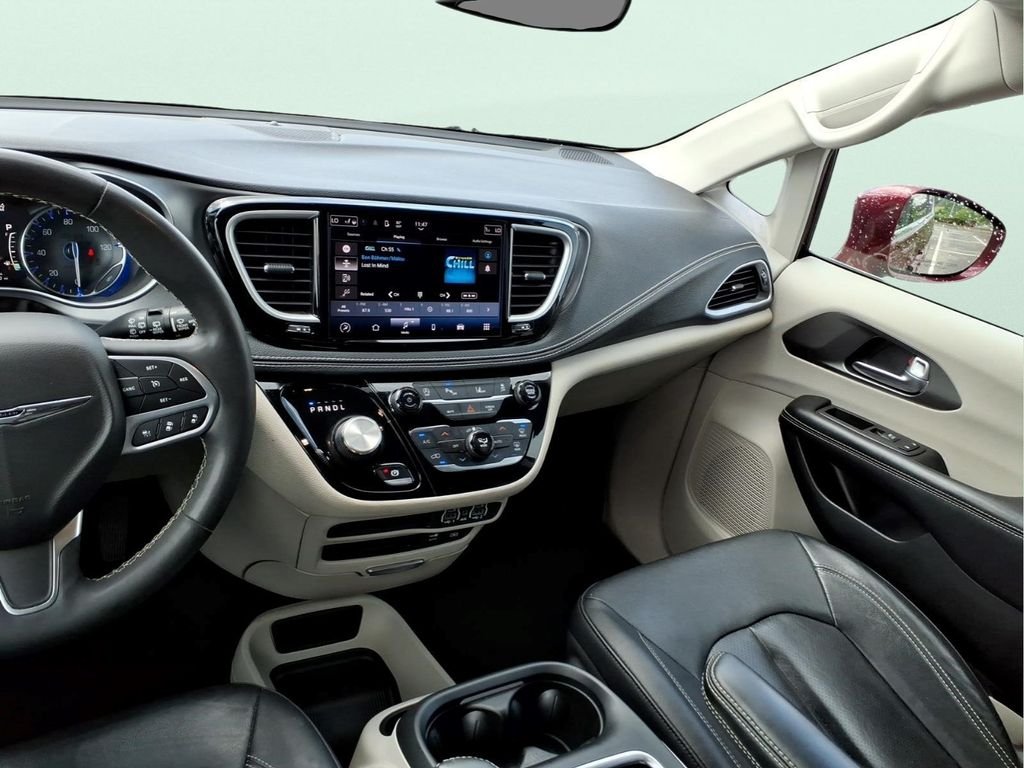 Used 2022 Red Chrysler Touring L image 20