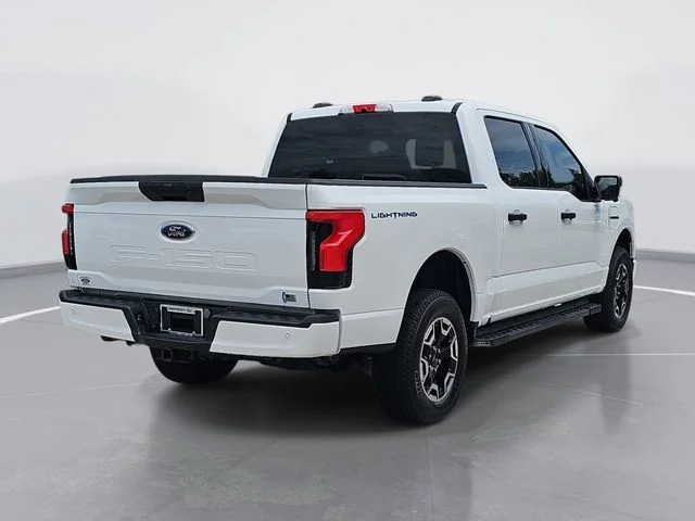 Used 2023 White Ford XLT image 3