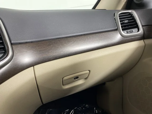 Used 2018 Silver Jeep Laredo E image 30