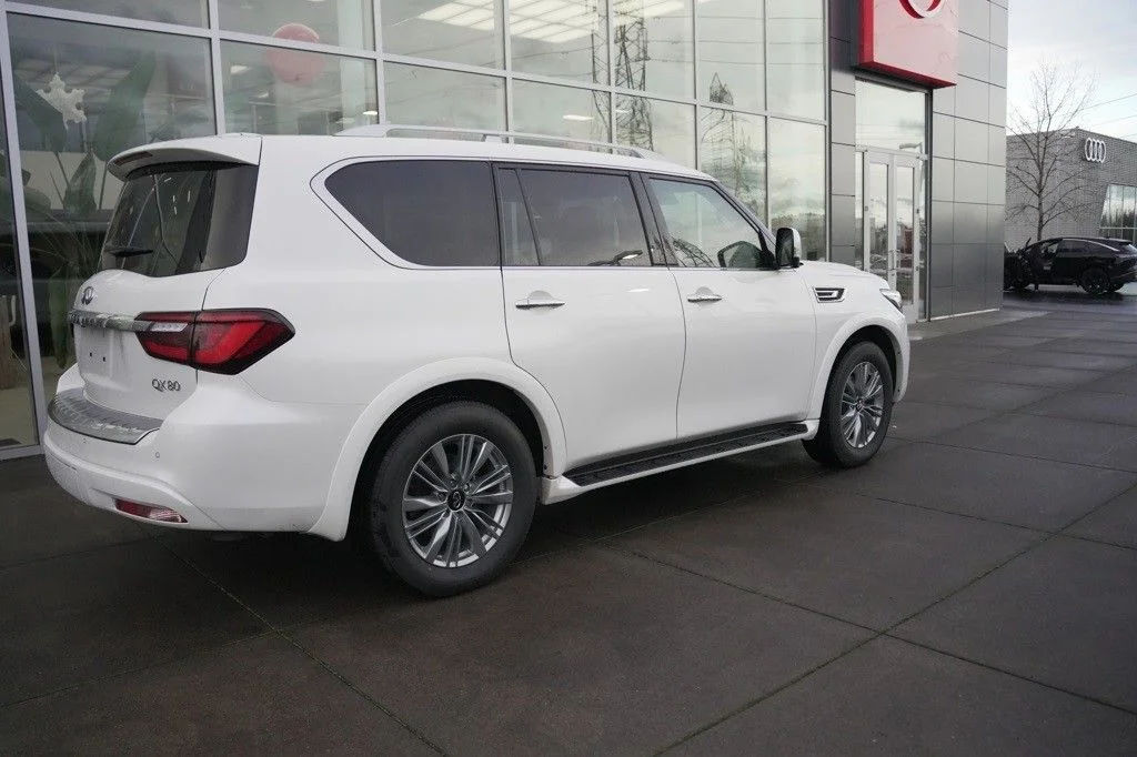 Used 2024 Moonstone White INFINITI LUXE image 2