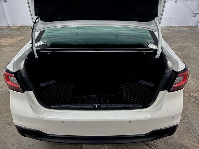 Used 2024 White Subaru Limited image 18