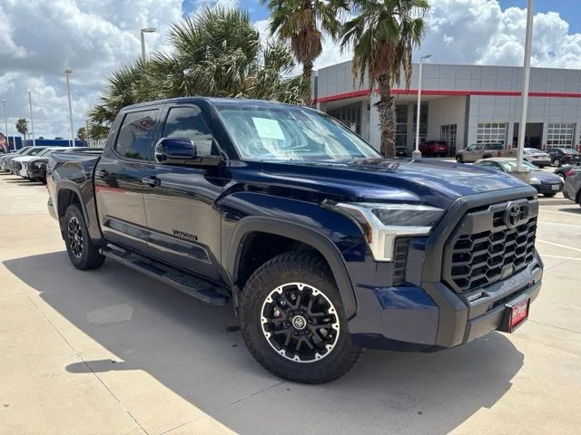 Used 2023  Toyota SR5 image 1