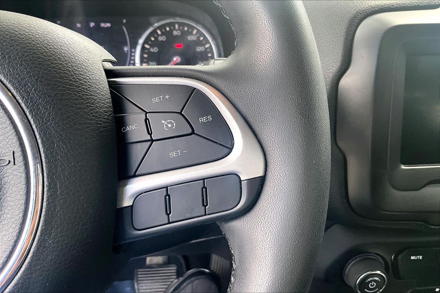 Used 2020 Black Clearcoat Jeep Latitude image 25
