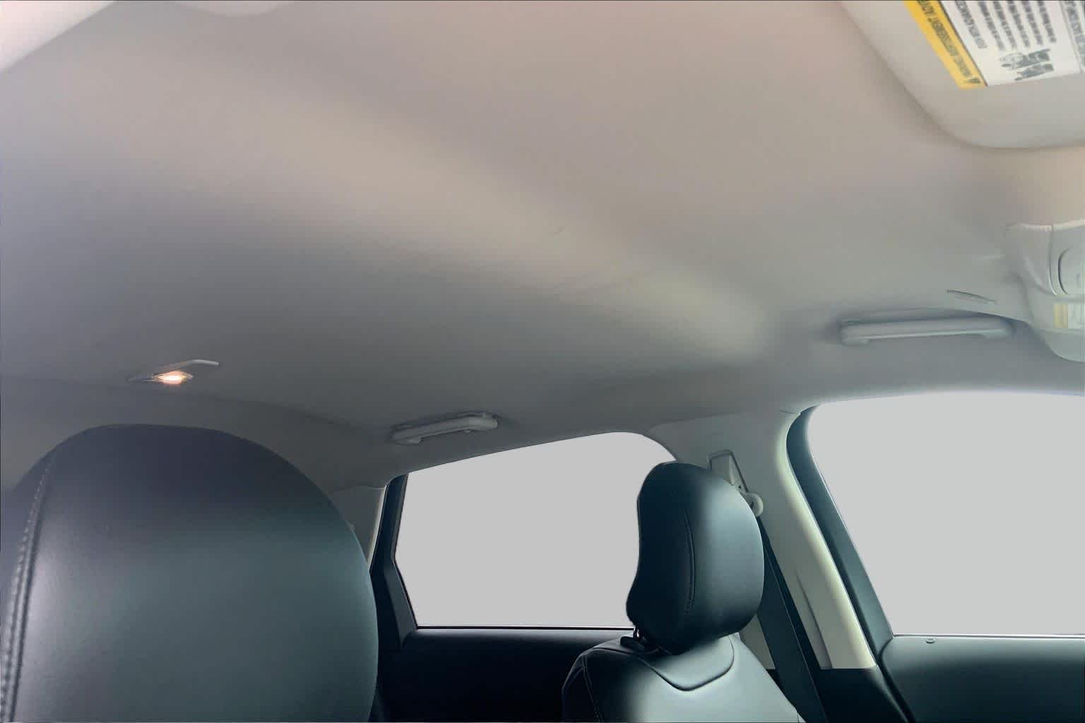 Used 2019 Oxford White Ford SEL image 14