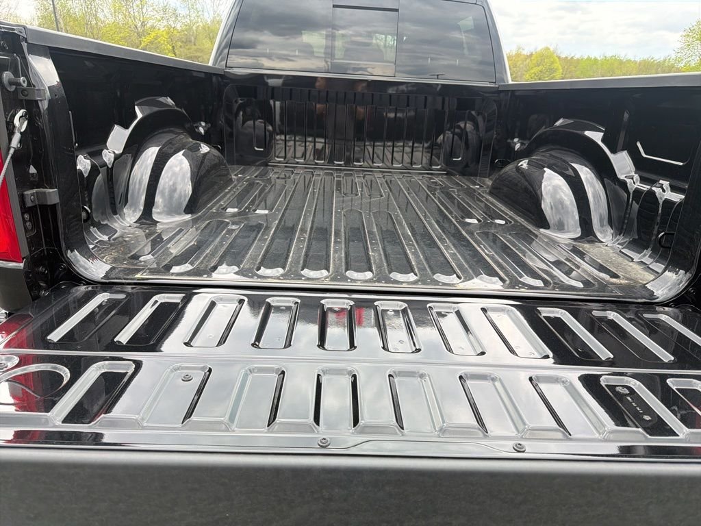 New 2026 Diamond Black Crystal Pearl-Coat Exterior Paint RAM Big Horn/Lone Star image 27