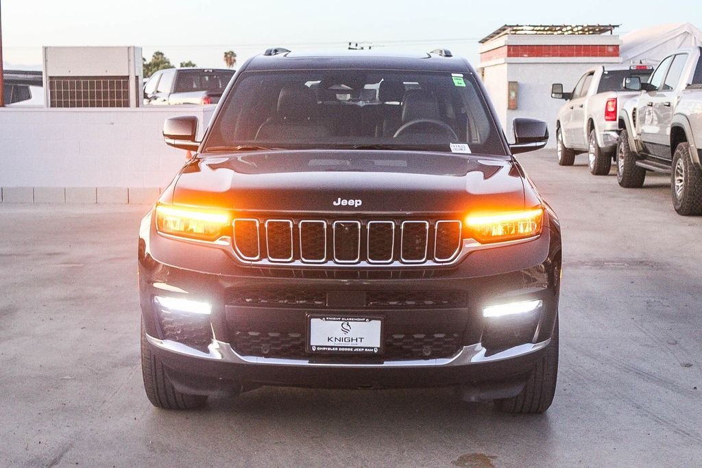 Used 2024 Diamond Black Jeep Limited image 3
