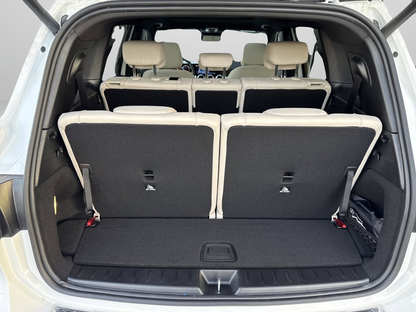 New 2026 Polar White Mercedes-Benz GLB 250 image 15