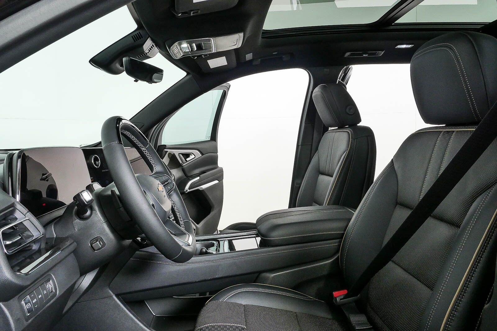 New 2026 Mosaic Black Metallic Chevrolet High Country image 5