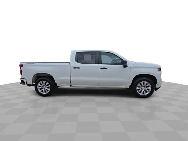 Certified Used 2021 Summit White Chevrolet Custom image 9