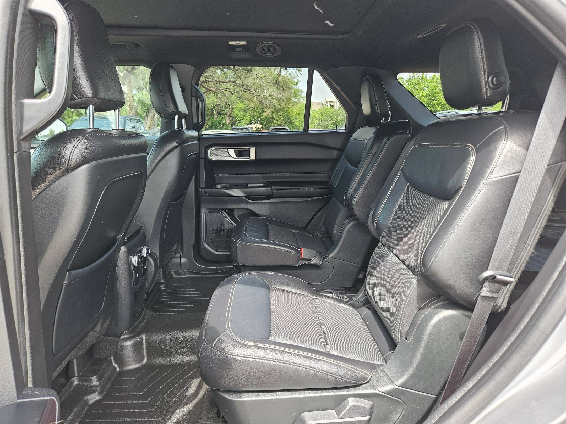 Used 2020 Silver Metallic Ford Limited image 21