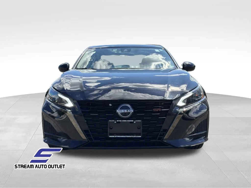 Used 2024 Black Nissan 2.5 SR image 2