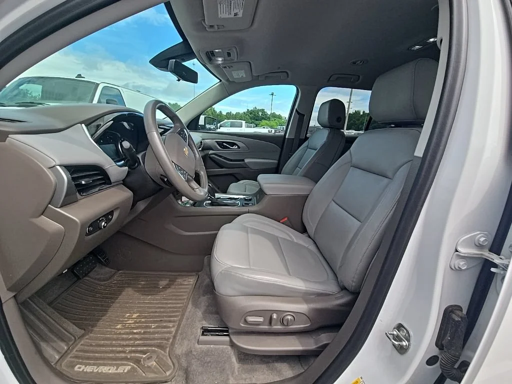Used 2020 SUMMIT WHITE Chevrolet LT Leather image 2