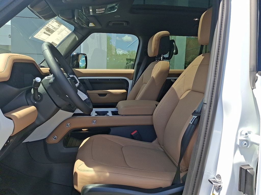 New 2026 Fuji White Land Rover X-Dynamic SE image 9