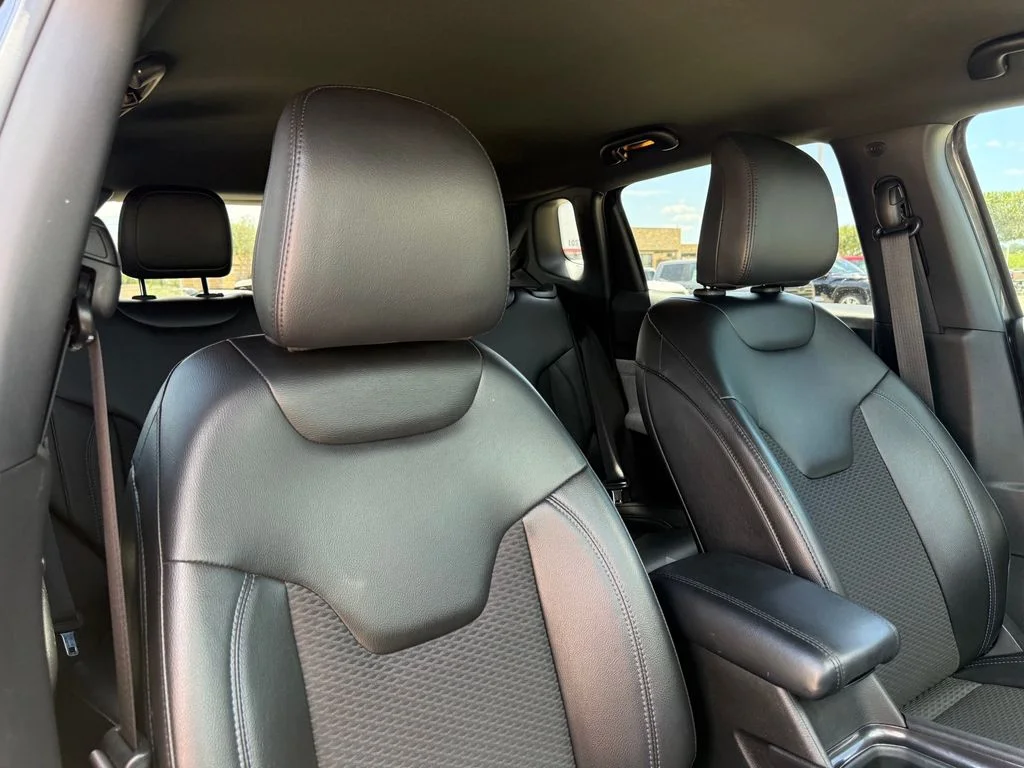 Used 2023 Gray Jeep Latitude image 26