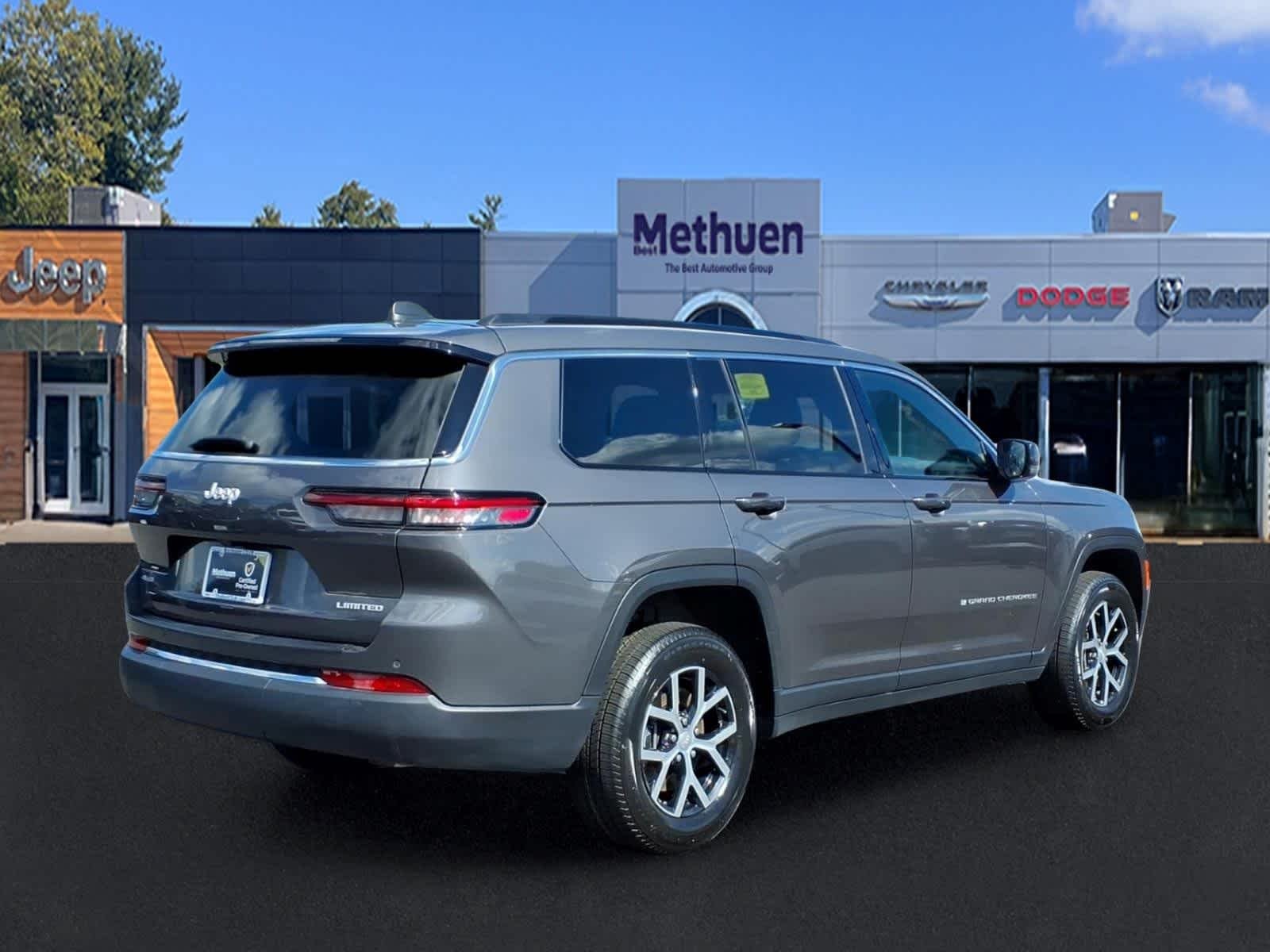 Used 2024 Baltic Gray Metallic Clearcoat Jeep Limited image 4