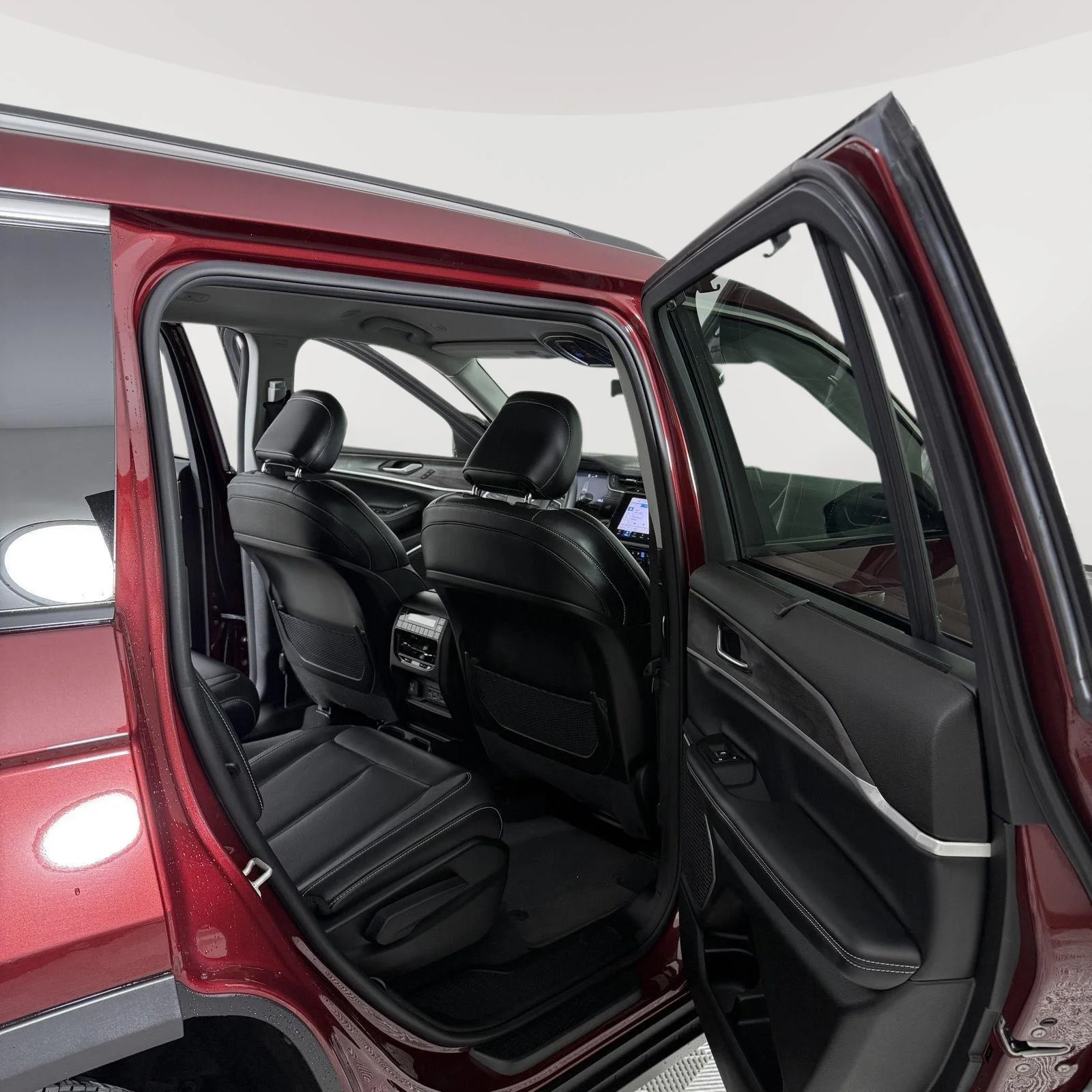 Used 2022 Velvet Red Pearlcoat Jeep Limited image 15