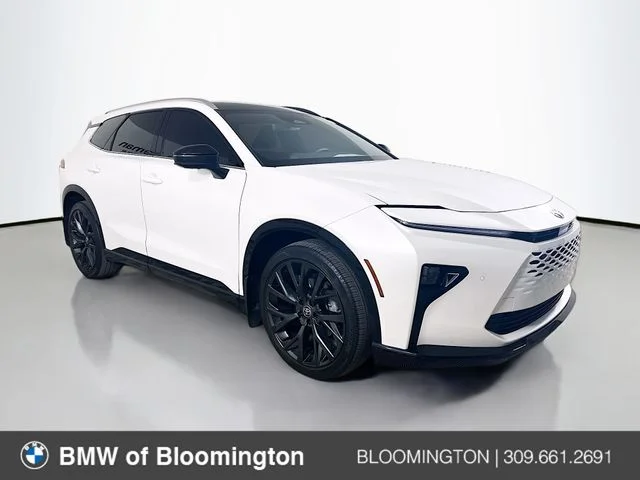 Used 2025 White Toyota Limited image 1