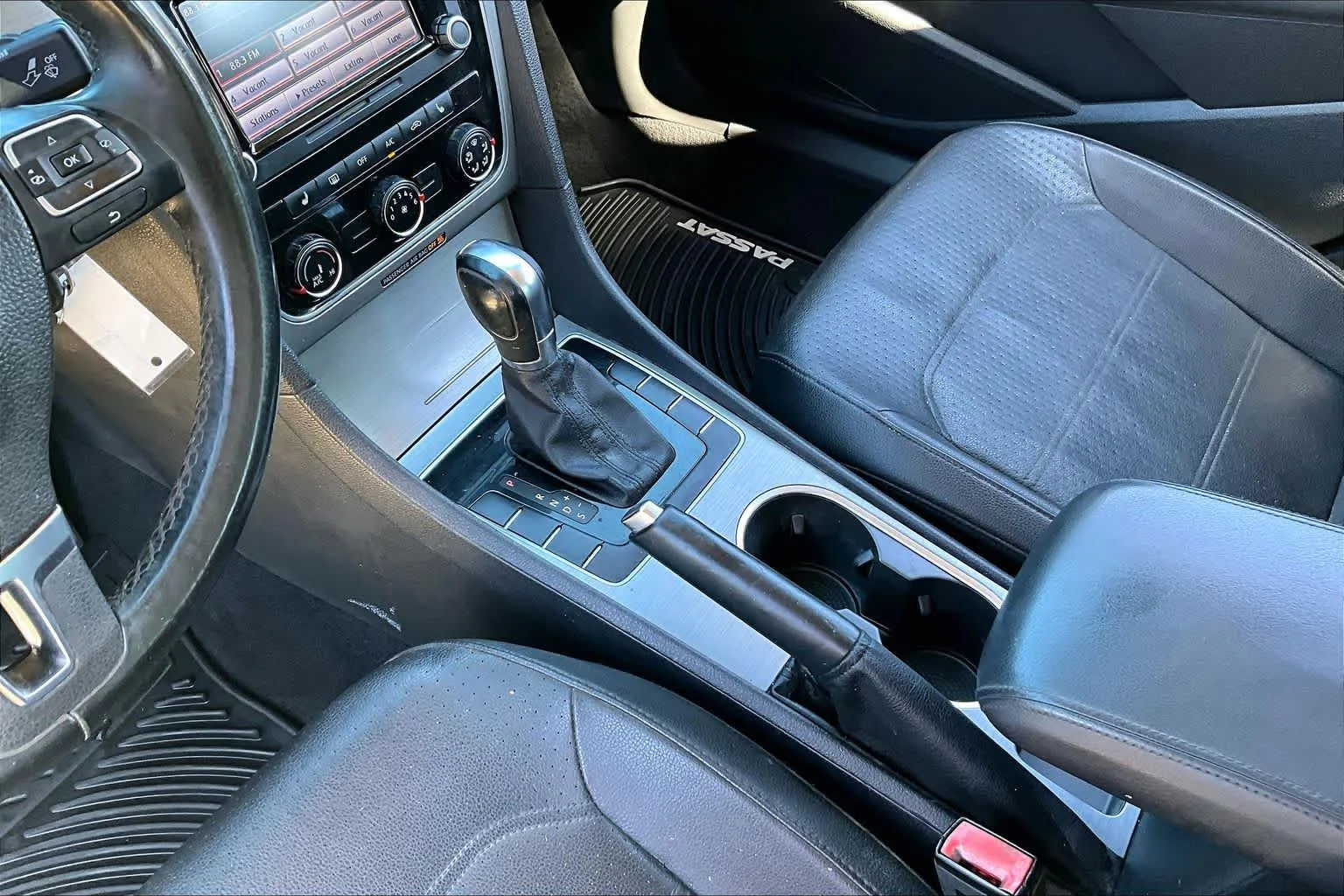 Used 2014 Platinum Gray Metallic Volkswagen SE image 14