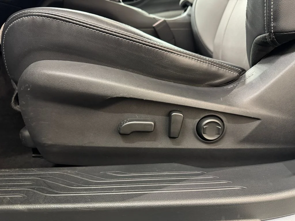 Used 2021 Silver Subaru Limited image 15