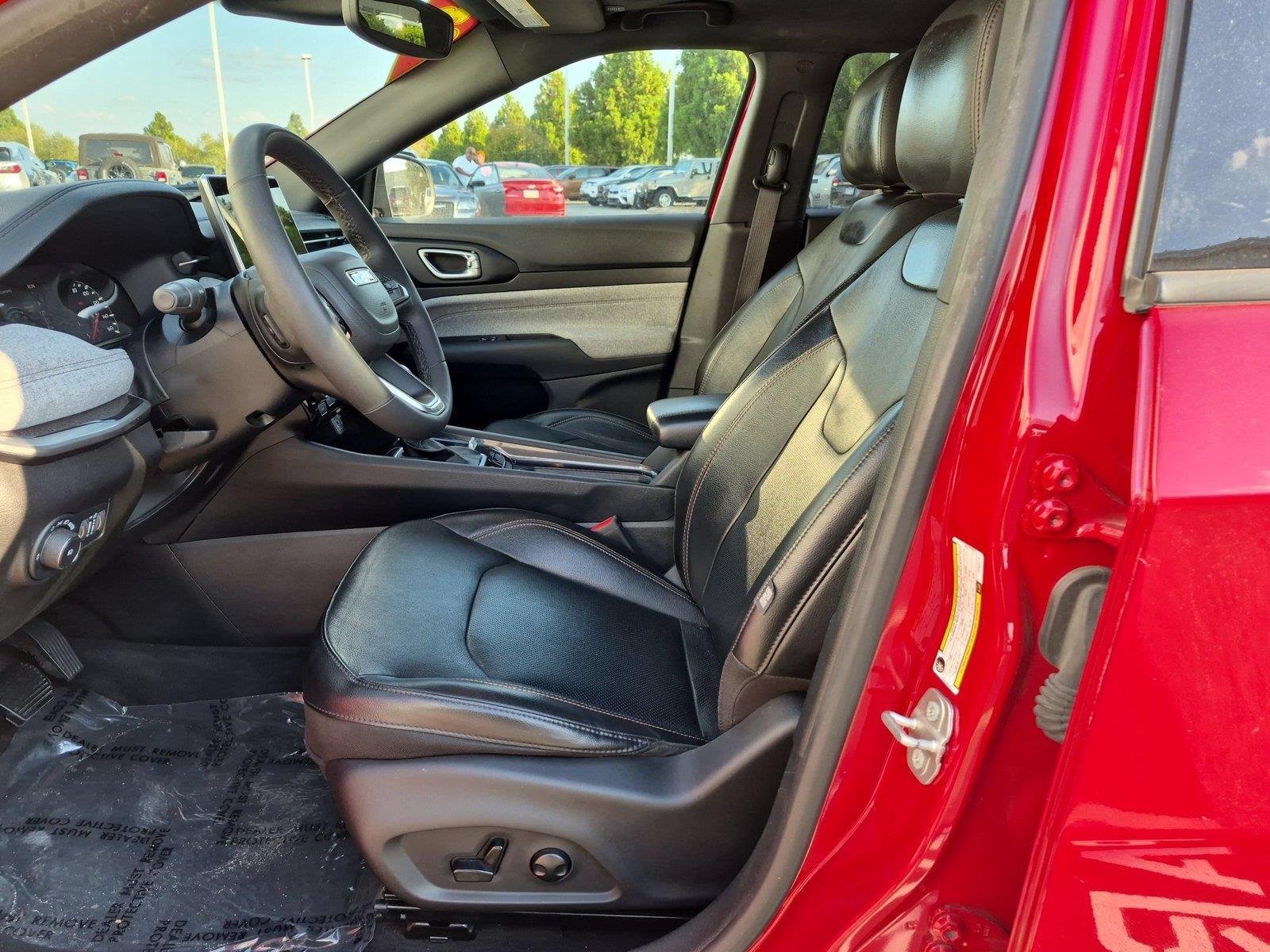 Used 2023 Redline Pearlcoat Jeep Latitude Lux image 17