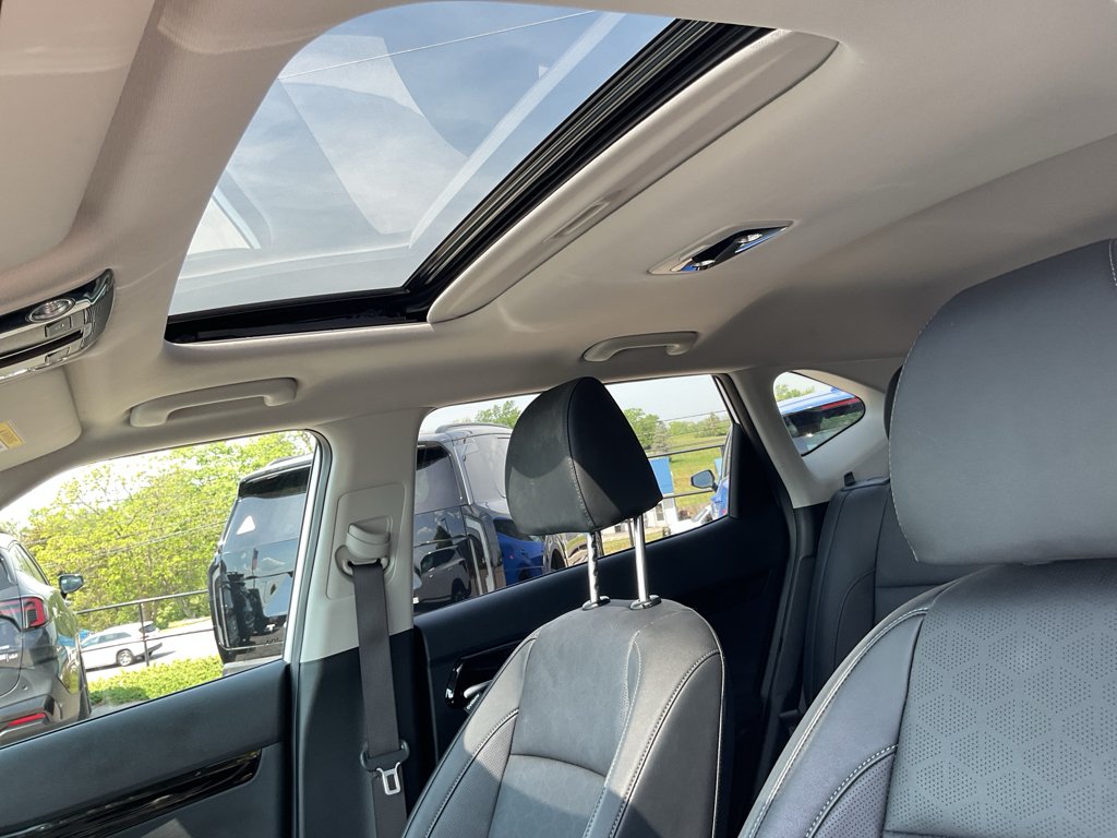 Certified Used 2025 Snow White Pearl Kia SX image 22