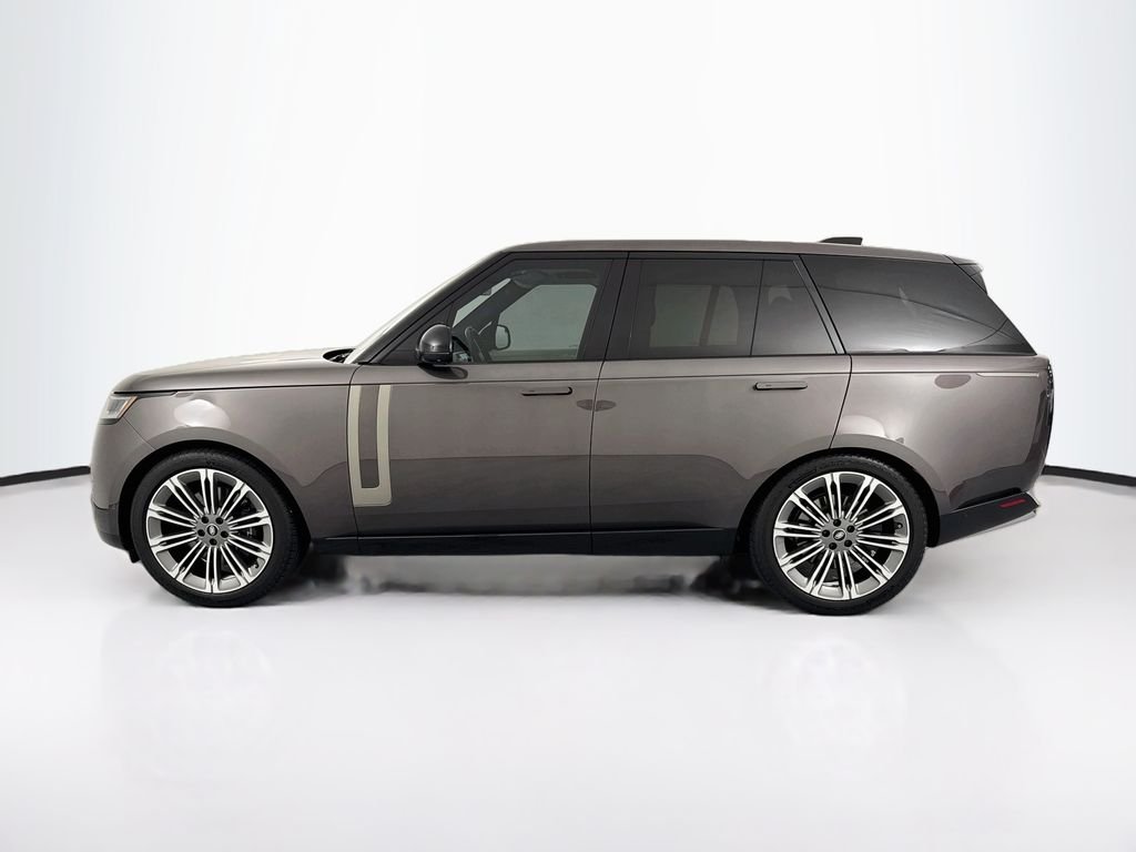 Used 2022 Gray Land Rover SE image 8