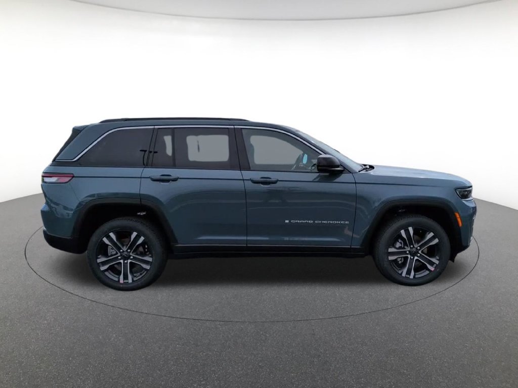 New 2027 Steel Blue Paint Jeep Limited image 4