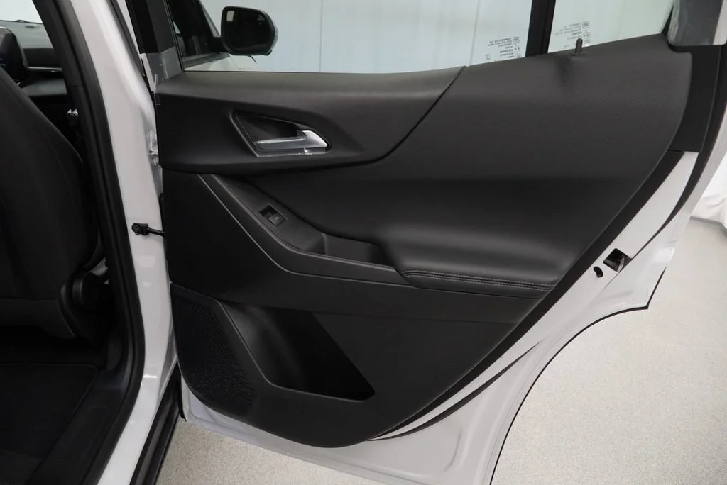 New 2027 Summit White Chevrolet LT image 25