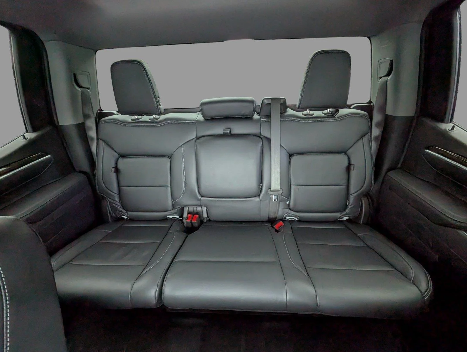 Used 2026 Summit White GMC Elevation image 31