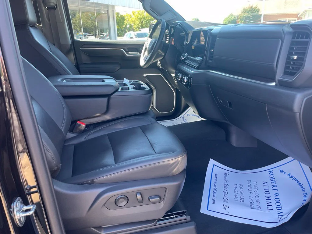 Used 2025 Onyx Black GMC SLT image 18