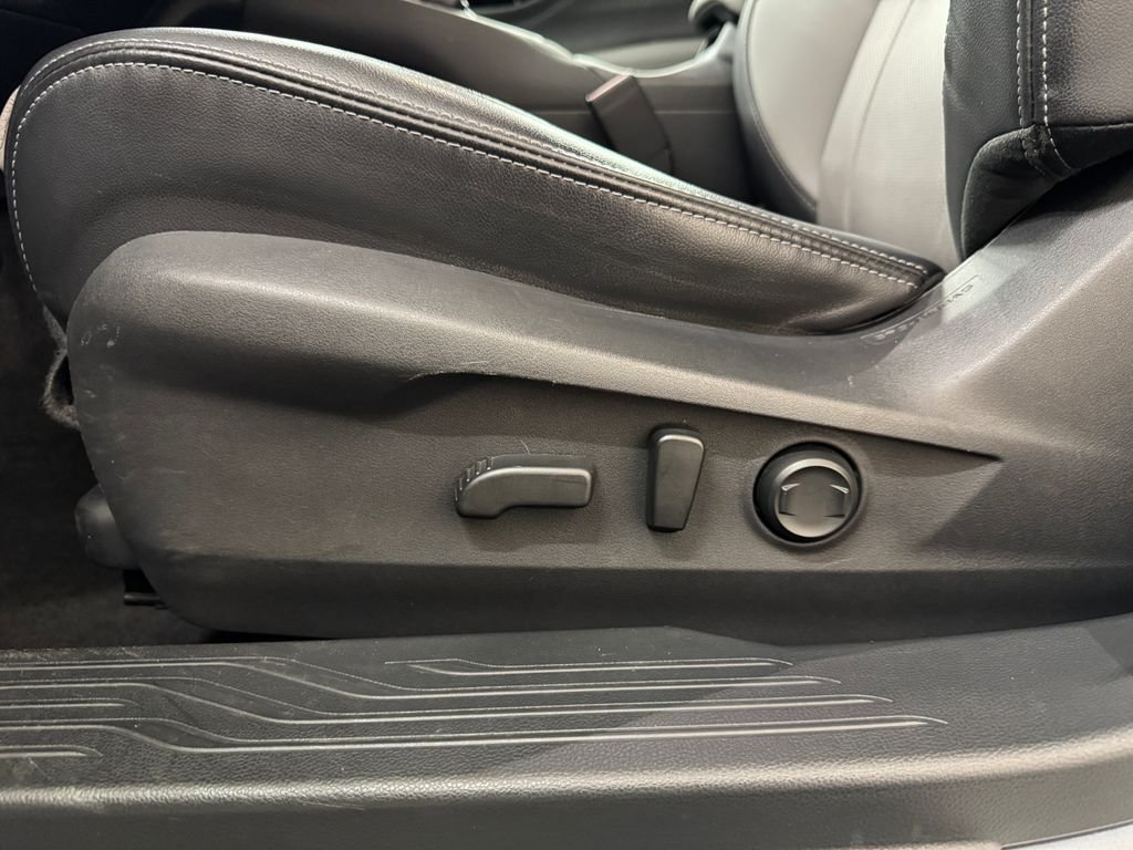 Used 2021 Silver Subaru Limited image 15