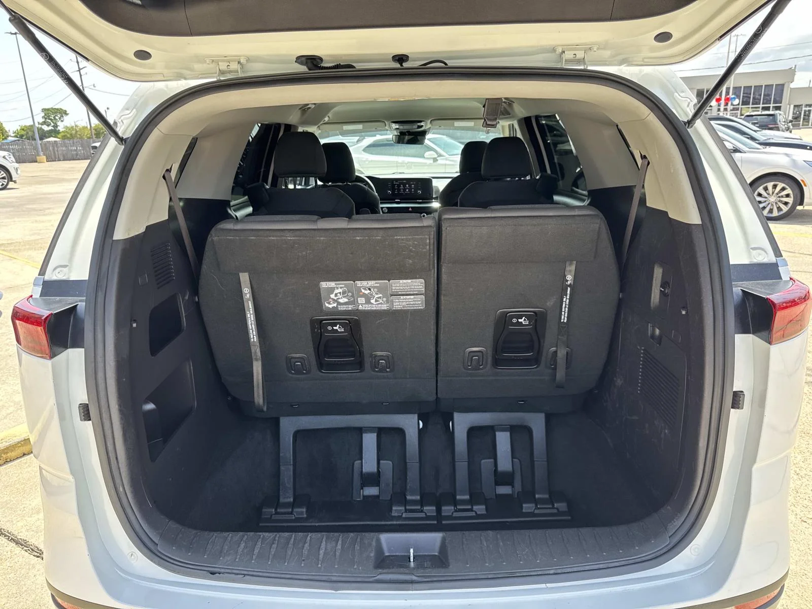 Used 2024 White Kia LX image 8