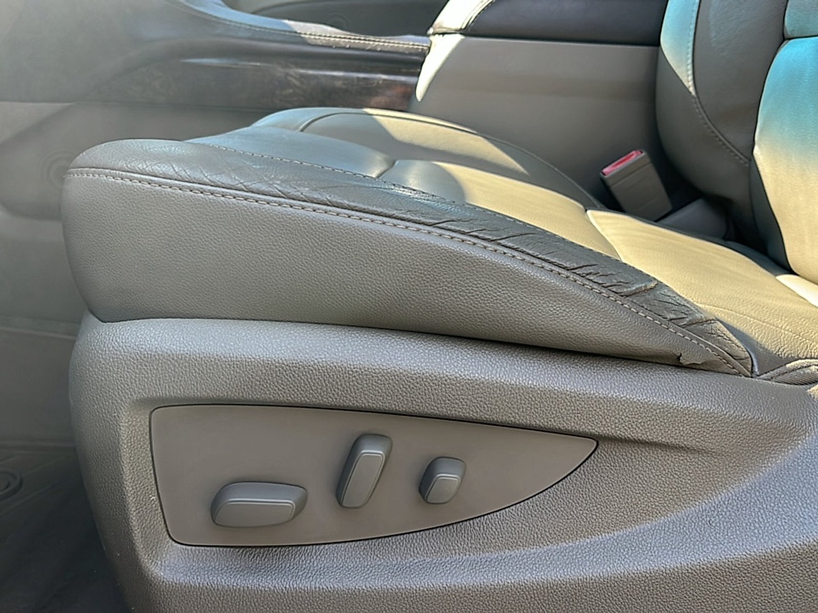 Used 2016 Summit White Chevrolet LT image 13