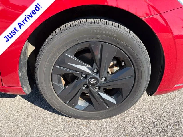 Used 2022 Red Hyundai Blue image 19
