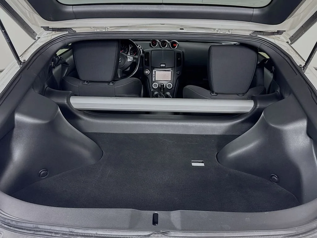 Used 2020 White Nissan Base image 27